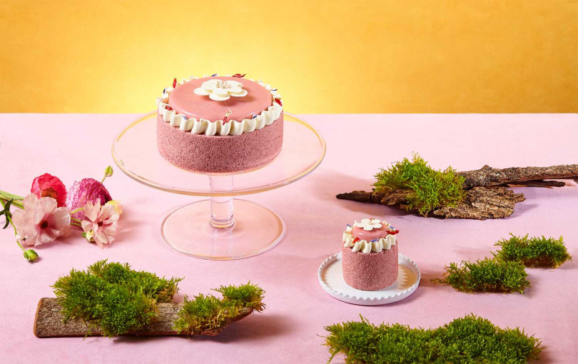The Lounge大廳書坊推出「花嶼之境」母親節限定蛋糕，象徵一份豐厚而溫暖的美麗力量。
