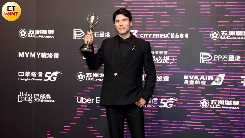 鳳小岳特別感謝老婆的付出。(圖/本刊攝影組)