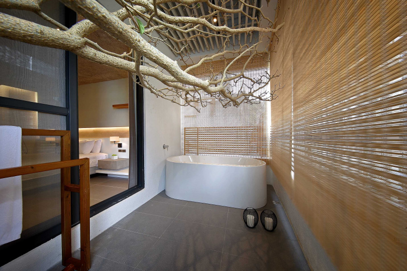 「日月潭桂月村民宿」部分房型提供浴缸，讓旅人能在此泡澡享受放鬆時光。  
