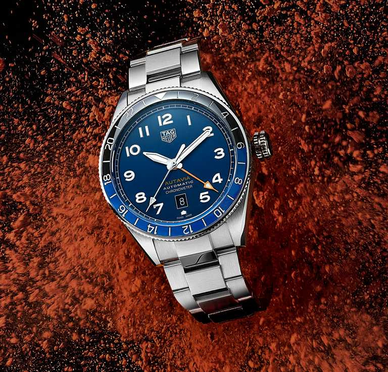 TAG Heuer「Autavia」60週年，GMT雙時區三針腕錶，42mm，拋光精磨精鋼錶殼，Calibre 7 GMT雙時區機芯╱138,000元。（圖╱TAG Heuer提供）