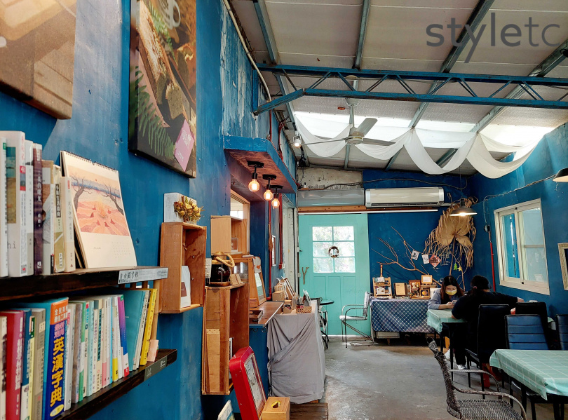 藍色牆面為店內帶來活潑可愛的氛圍。（圖／魏妤靜攝）