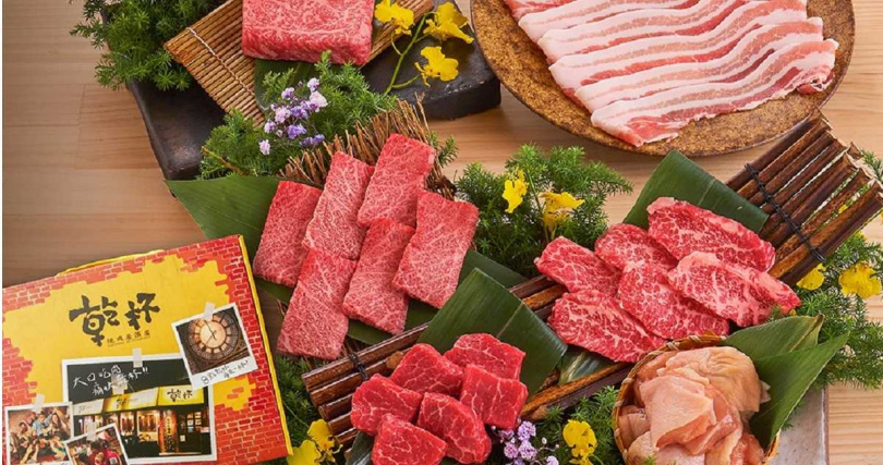 「世界和牛燒肉組」集結日本A5和牛、澳洲和牛、台灣黑豚、雞腿肉，內容相當豐富。（優惠價2,999元，圖／乾杯提供）