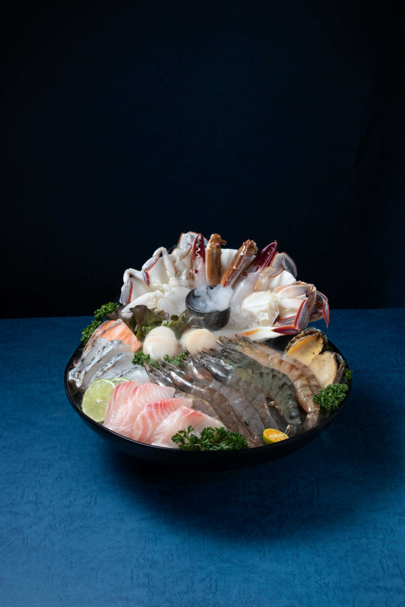這一鍋皇室秘藏鍋物以夏季時令推出季節餐點「寶島極鮮筵」。