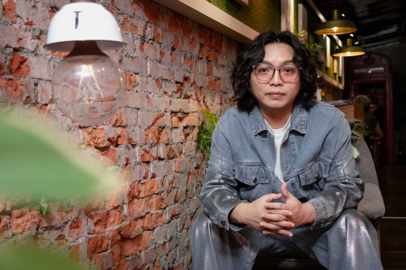 對於自己能在音樂路上堅持20年，潘信維感謝一直都有貴人幫助。（圖／侯世駿攝）