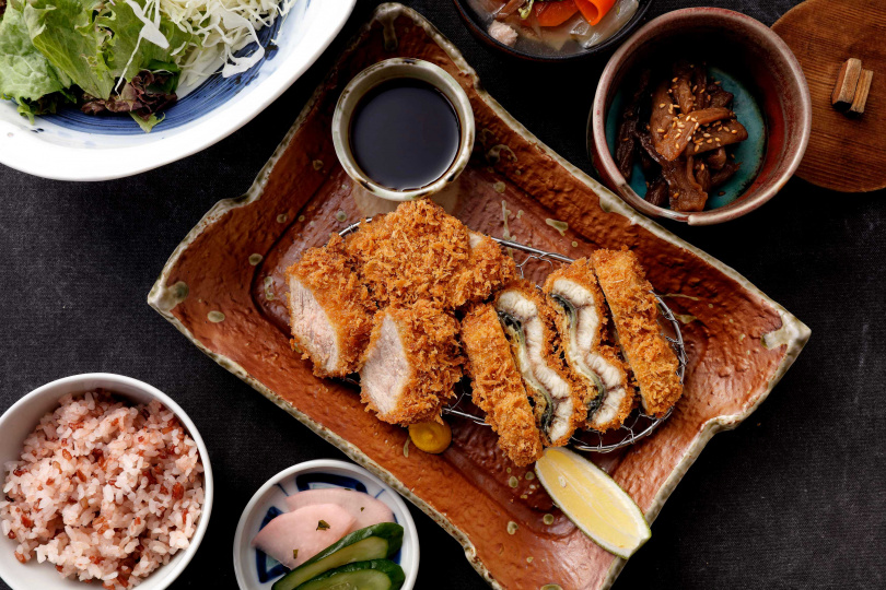「酥炸鰻魚老饕豬排套餐」。(660元,圖/慕里諾提供)