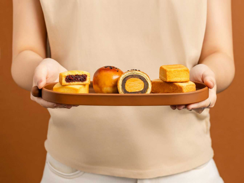 煙波國際觀光集團攜手世界冠軍王鵬傑，聯名中秋禮盒即日起限量開賣，9月19日前訂購可享早鳥優惠。（圖／品牌提供）