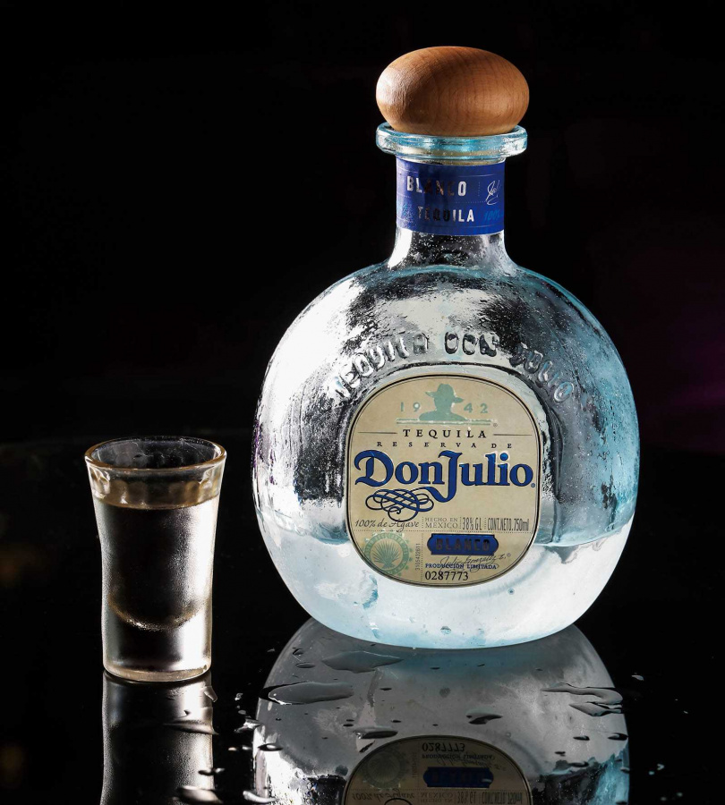 飲用Tequila最好的方式就是凍飲，低溫可壓抑住酒精的嗆辣，較好入口，圖為唐胡立歐酒廠Don Julio BLANCO（750ml），建議售價1,800元。（圖／馬景平攝）
