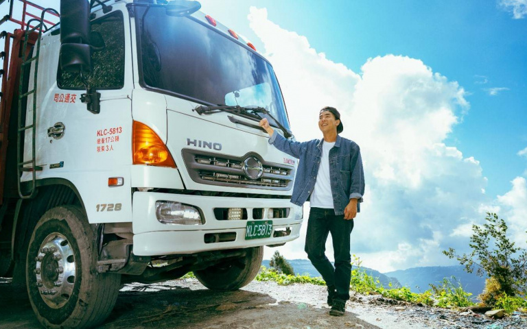 老牌商用車HINO 跟柯有倫的公路任務正式啟程!