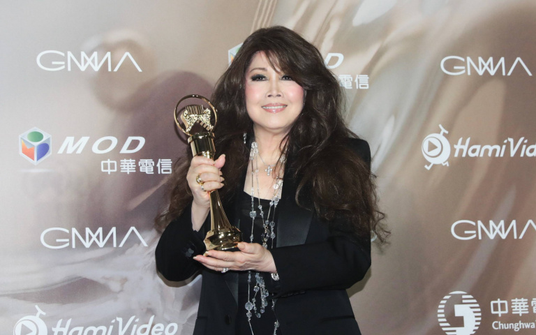 金曲34／歐陽菲菲開金口清唱「感恩的心」　台上放話「我會一直唱下去」