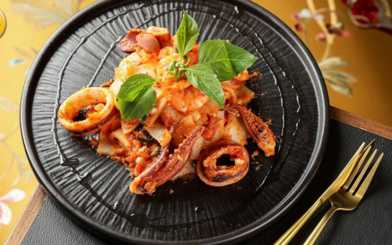 高雄美食新地標3/「打水灣酒樓1883 Bistro Club」融合港都歷史 調酒搭配創意義式料理超chill