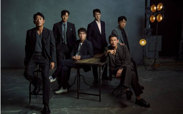亞洲發燒星/河正宇穿不慣工作服「很像天線寶寶」 柳演錫軋戲遭揶揄:《機醫》在《毒梟聖徒》之上