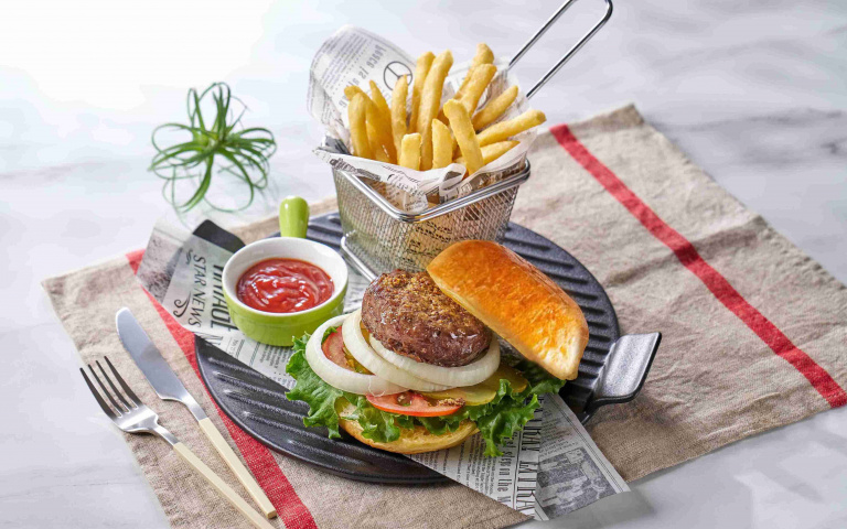 夏日狂歡無極限！大廳酒吧漢堡買一送一、酩品無限暢飲　為中華健兒加油！