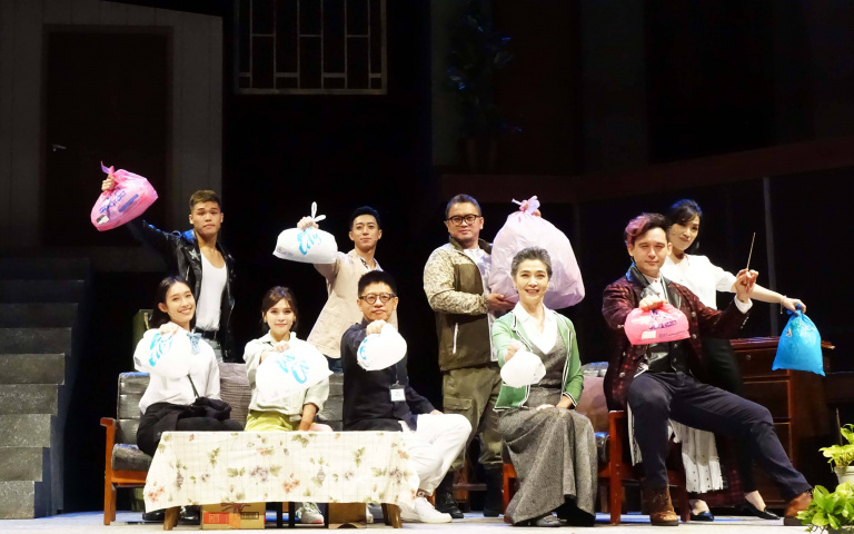 療癒音樂拋開負能量，《倒垃圾》音樂劇本週上演！