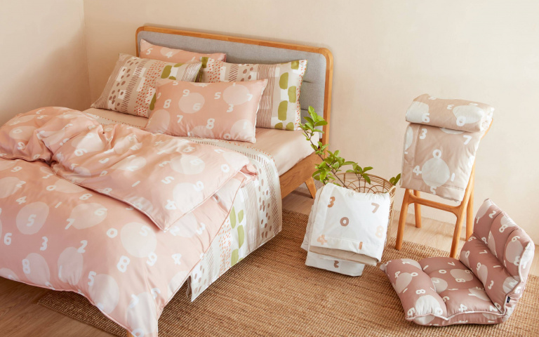 HOLA聯名推6款家居品！天絲寢具組、涼被及和室椅，奶茶色控真的必買！