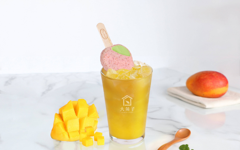 大苑子×哈根達斯！愛文翡翠搭配整支草莓抹茶脆皮雪糕 真的超消暑！