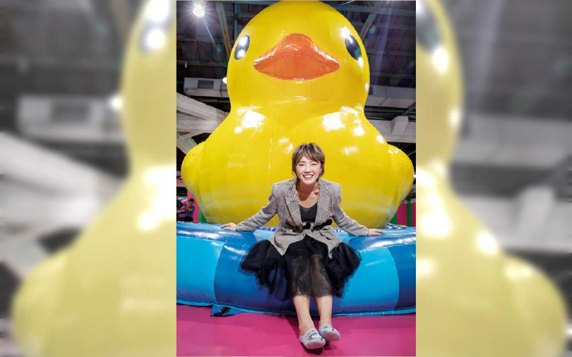 童心噴發 小8把象鼻當情人