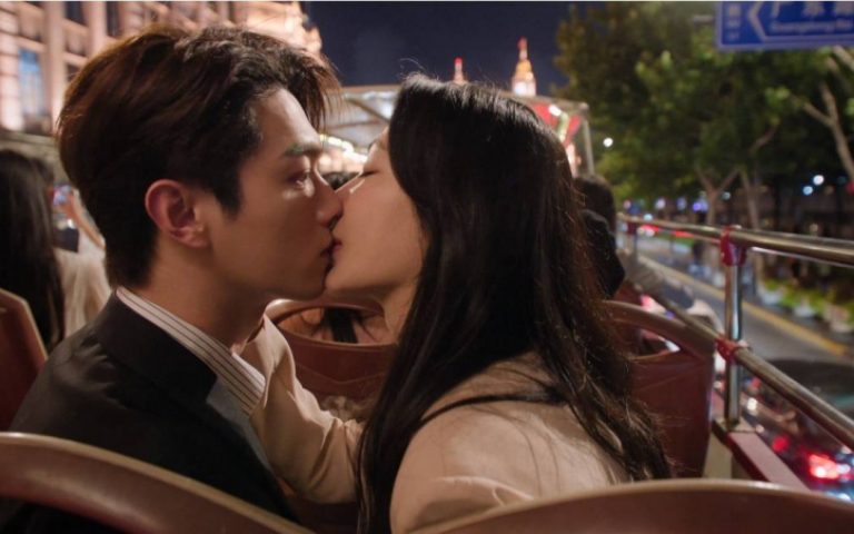 首搭楊紫...許凱「巴士吻」當眾社死