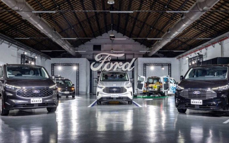 大改款Ford Tourneo Custom旅行家登台 入門價150萬有找提供6至9人座