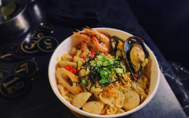 澎湃海鮮炒泡麵來了!宜蘭深夜食堂一籮筐 還有超便宜串燒狂夾也不心疼(1)