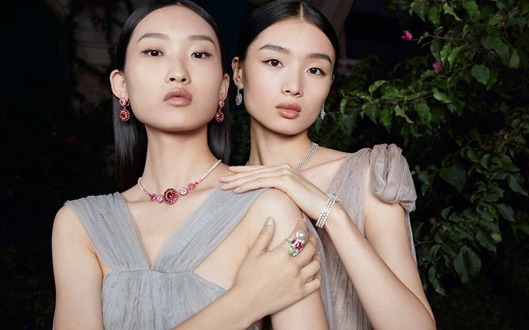 好浪漫!Dior Rose高級珠寶這次推出微型奢華繁花、光影彩繪玻璃、 未來世界油彩、抽象時裝藝念!