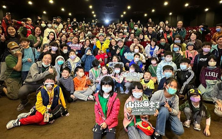 《山椒魚來了》票房突破400萬　粉絲背海報追「粉紅超跑」見媽祖