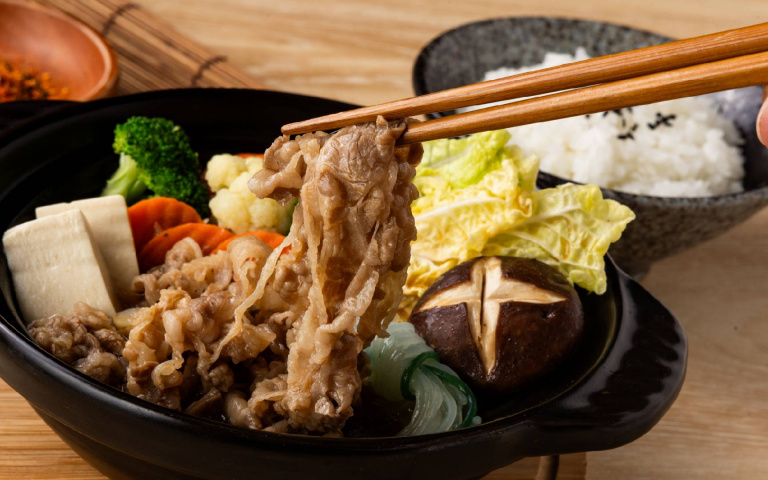 吉野家推「月卡」制度！憑卡結帳享85折，限定壽喜鍋199元就能爽爽吃！