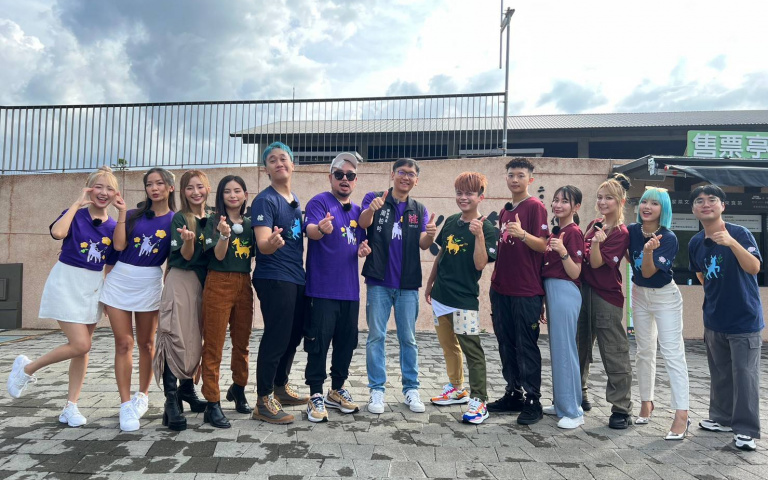 日韓美女網紅體驗台味行程 「吃薑絲大腸、坐大王蓮」超驚嚇