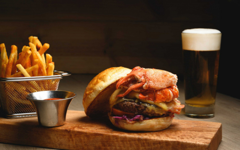 國際漢堡日　大口吃堡堡