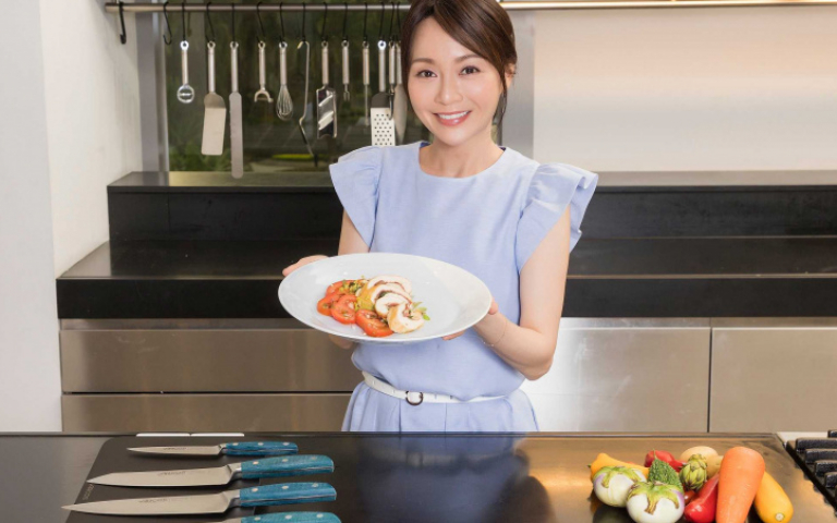 跟著美女主廚Joanna 動手做「醃漬番茄佐帕瑪火腿雞肉卷」