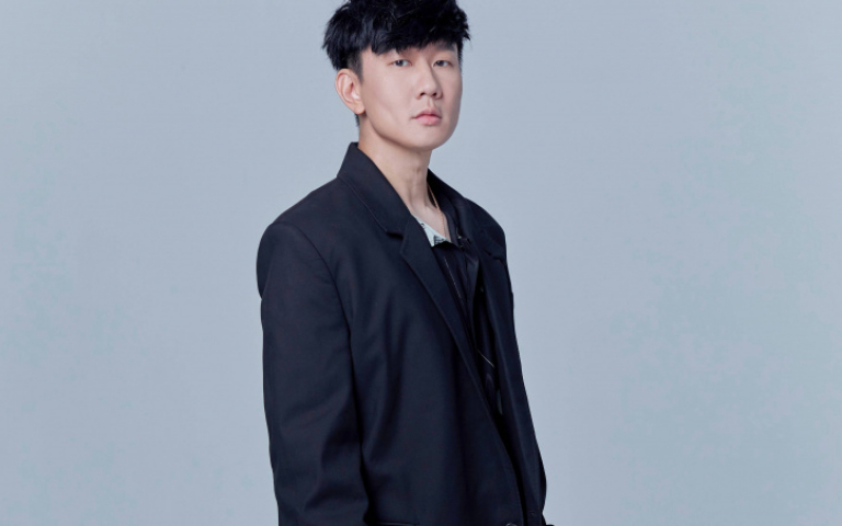 林俊傑出道20年爆喜訊　「黑歷史」青澀制服照曝光　