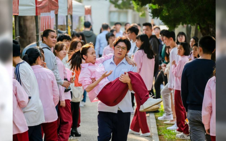 楊子儀被上身溫柔護花　黃姵嘉醉後告白「我好想你」