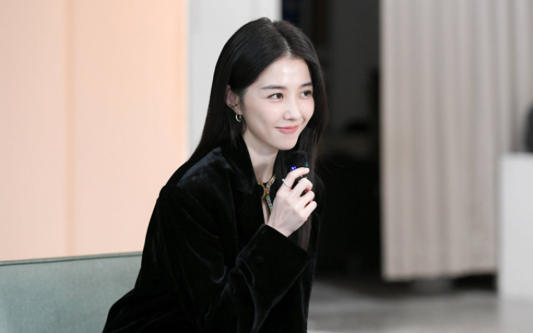 邵雨薇嗆傅孟伯「我就是我」　超仙復古妝髮秒變芭比娃娃