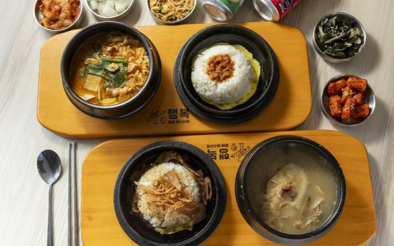 全新韓式品牌插旗台中美食激戰地 湯鍋主食換購自由配 「金幣燒」拉絲超過50公分餐點半價