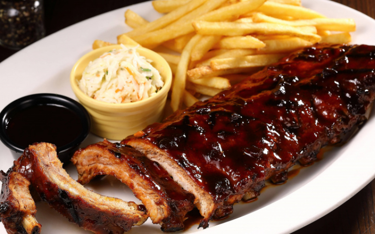 勞動節優惠一波波　炭烤豬肋排買一送一　加價59元白飯升級溫泉蛋壽喜牛丼組