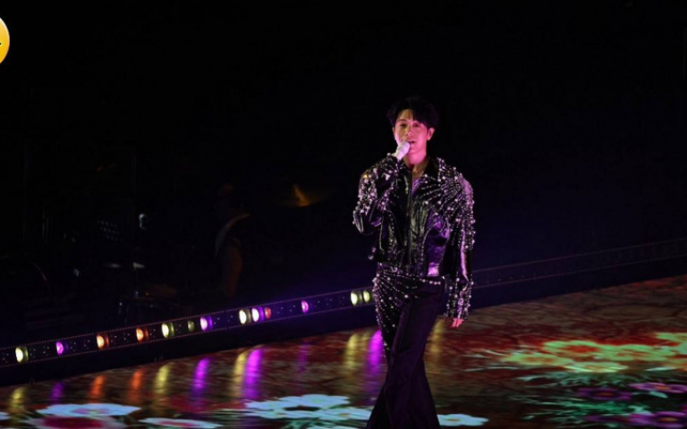 韋禮安攻蛋AKIRA也到場　祭出超狂舞台：怕你們只看到我屁股