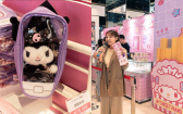 萌翻南台灣！「三麗鷗甜心復古快閃店」登陸台南新光三越小北門　全新角色抽卡機、引爆粉紅浪潮！
