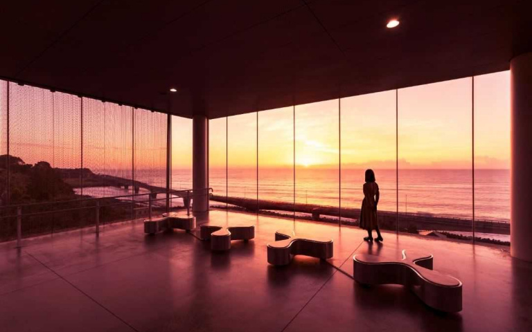 飄浮在太平洋看日落！最美車站「JR日立駅」海上玻璃屋