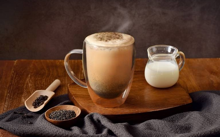 最多賺1,250！手搖飲振興券祭優惠　秋冬抗寒再推「芝麻系列」暖胃