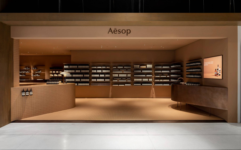 信義區打卡新地標!AESOP變身全店奶茶色,全新信義誠品2F旗艦店開幕!