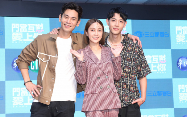 大元深V無罩大方聊　楊子儀助攻彈「小晨翔」加深恐懼