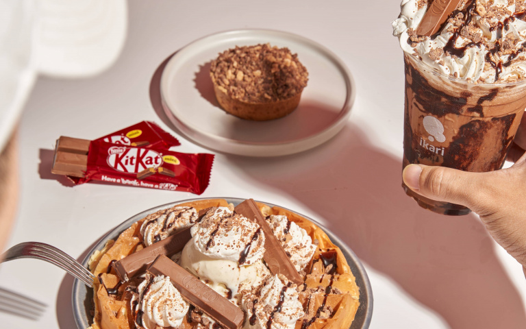 巧克力控嗨翻!大把的巧克力脆片加上KitKat,冰沙、鬆餅、摩卡塔太邪惡啦!
