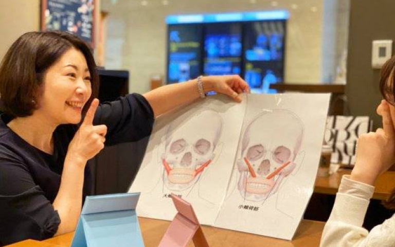 不習慣拿下口罩後的生活?日本興起展現自然笑容的「表情訓練」課程