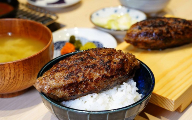 東京名店「漢堡排_嘉」週六開幕 炭火燒烤美味噴香、厚切牛舌限量開吃