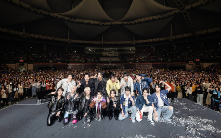 韓「FNC」家族演唱會連唱四小時創紀錄 鄭容和「十分榮幸與感謝」