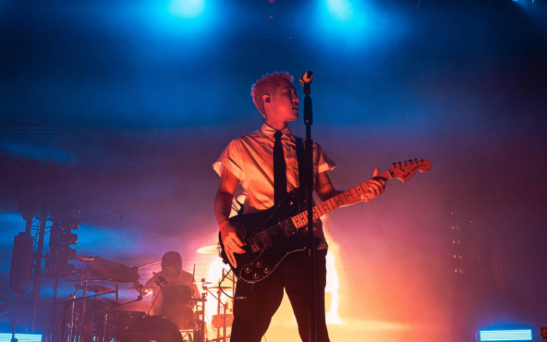 周湯豪巡迴首站炸裂開唱　揪粉絲重溫千禧搖滾魅力