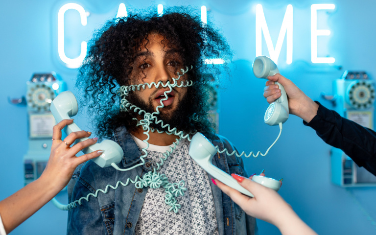 每小時收費480美元的「講電話教學」！幫助克服打電話的恐懼