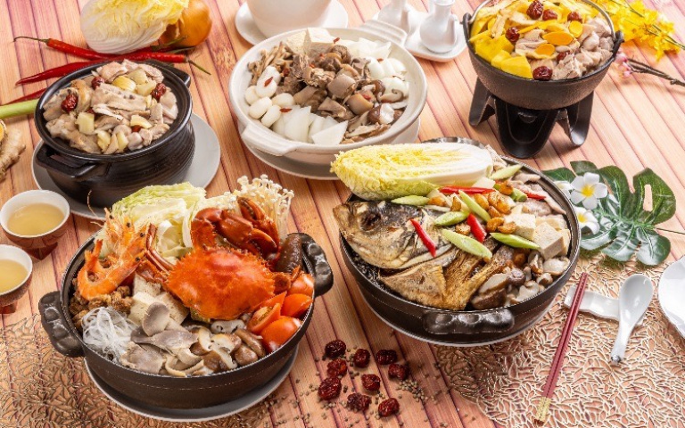 天冷就是要吃鍋!薑黃、胡椒、椰奶入鍋,點餐還有免費「烏金流沙包」可以吃!