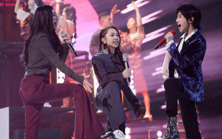 艾薇唱腔獲得那英盛讚　揪華晨宇強強聯手飆歌〈高山青〉