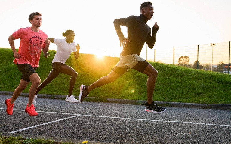 運動品牌UA全新零橡膠中大底跑鞋！強化動態貼合，讓跑步更順暢！