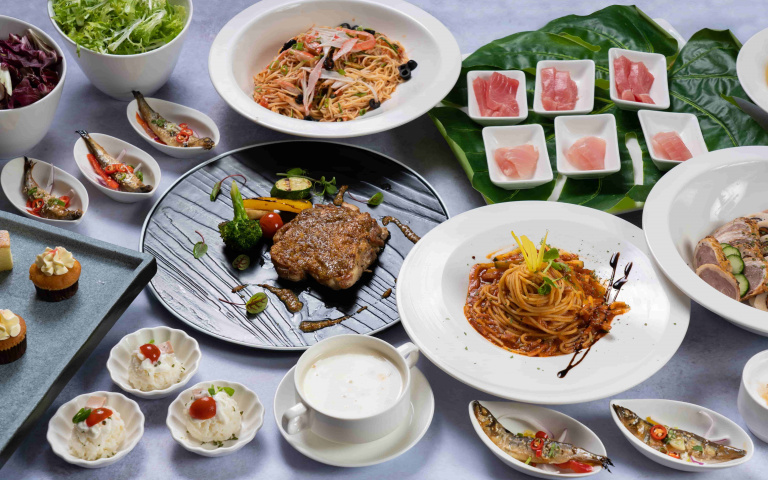 五百有找爽吃飯店buffet！菲力牛排、碳烤海鮮、明蝦、鱸魚通通都有！